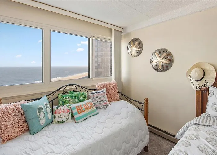 Beautiful Views From 2 Bedroom Atlantis With Outdoor Pool! Ferienhaus