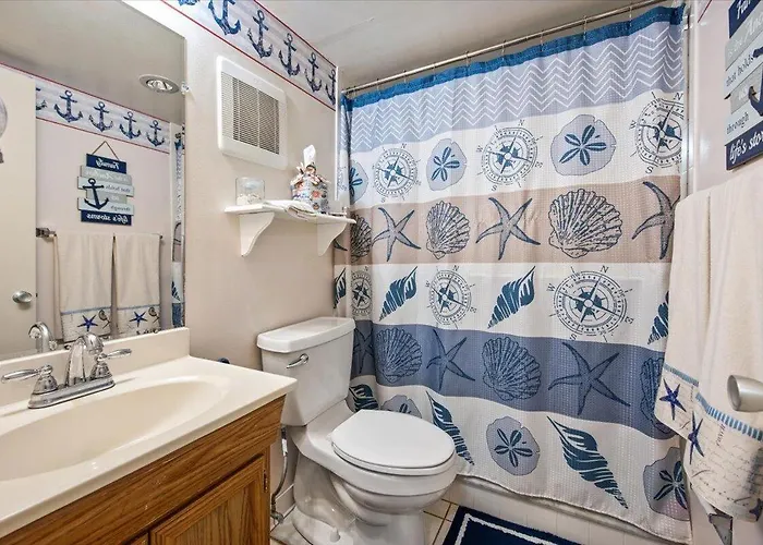 Beautiful Views From 2 Bedroom With Outdoor Pool!