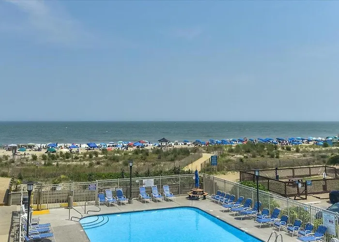 Hébergement de vacances Beautiful Views From 2 Bedroom With Outdoor Pool!