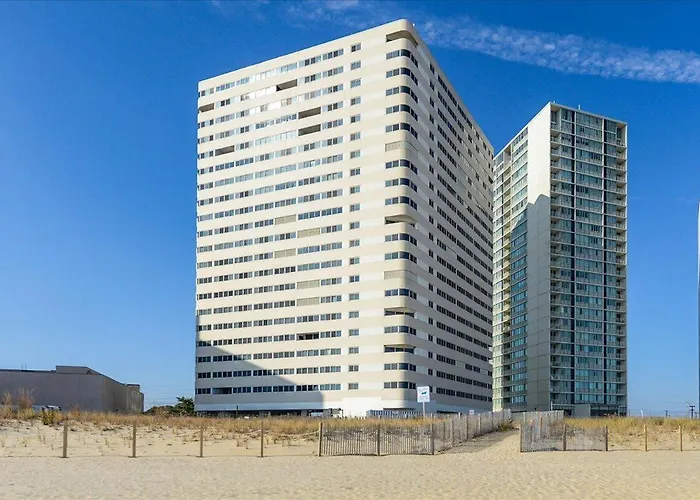 Beautiful Views From 2 Bedroom Atlantis With Outdoor Pool! Ferienhaus *