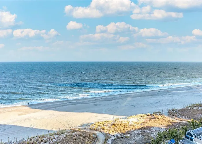Hébergement de vacances Beautiful Views From 2 Bedroom With Outdoor Pool!