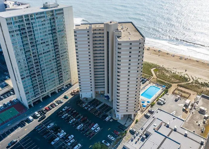 Beautiful Views From 2 Bedroom With Outdoor Pool!